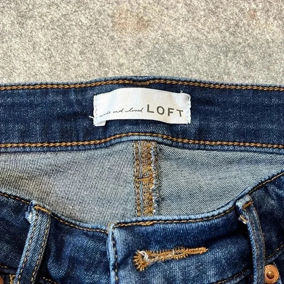 LOFT Curvy Skinny Crop. Dark Wash,  26. - Picture 7 of 11